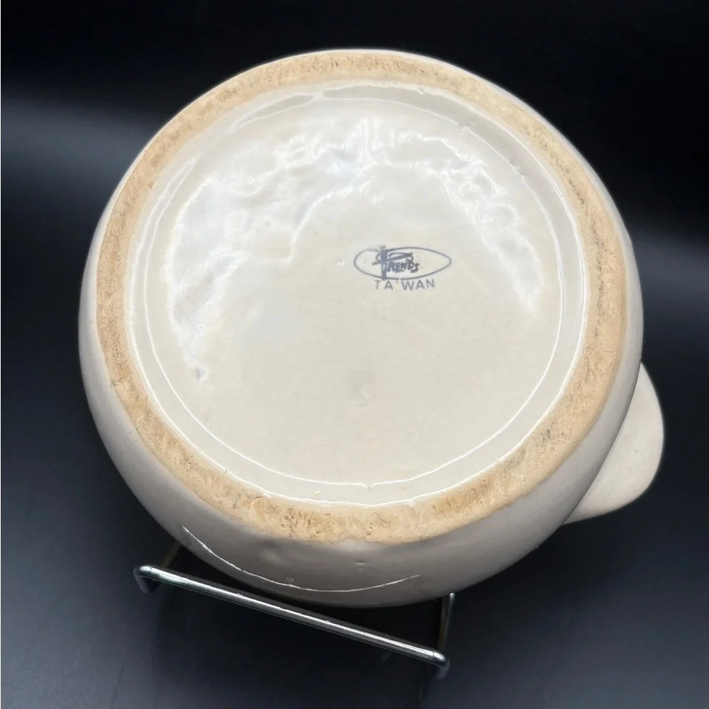 Vintage Trends Taiwan Ceramic Pot With Lid Casserole Dish Soup MCM Cream Brown